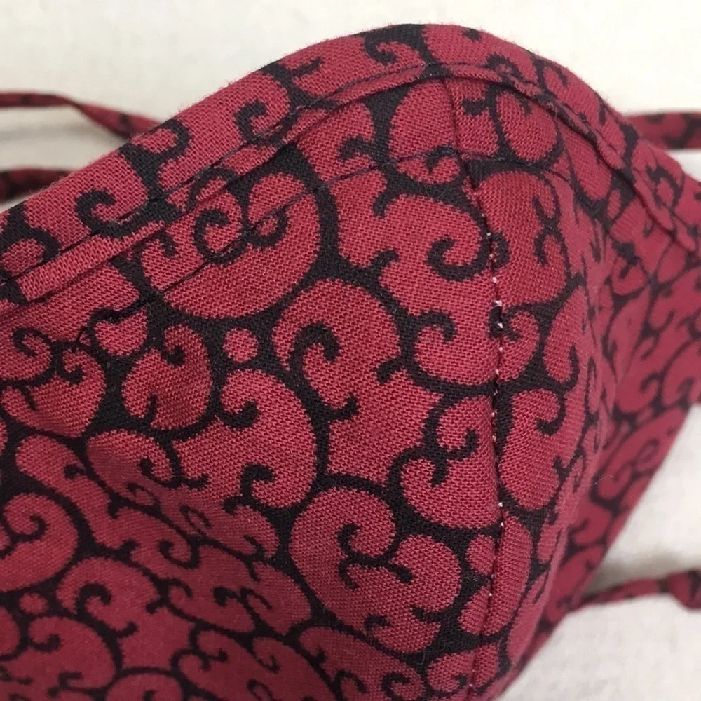 Red/black Swirl Fitted Fabric Face mask pocket